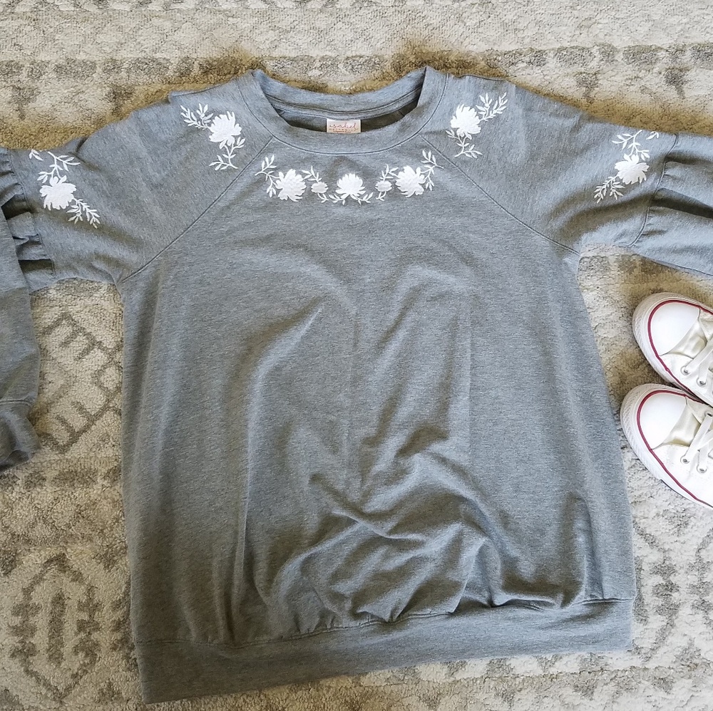 Embroidered Isabel Maternity sweatshirt Sz Medium